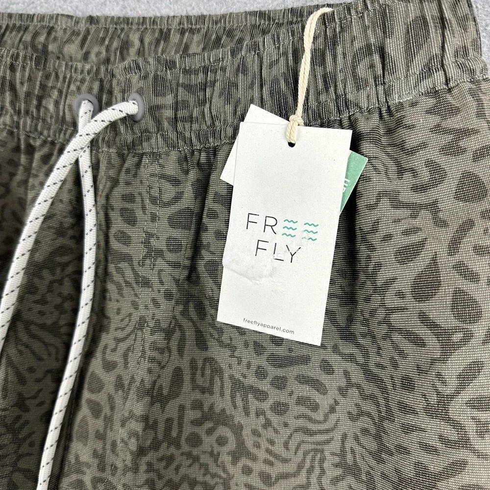 Free Fly Reverb Swim Shorts Mens Small Green Camo Lined UPF 40 Elastic Waist NWT